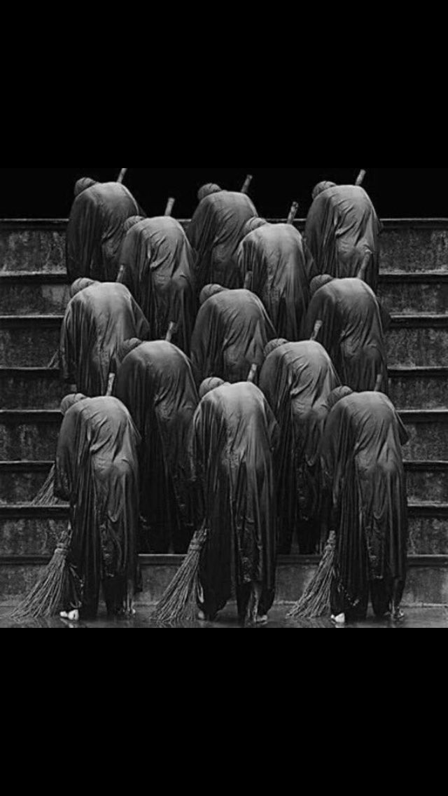 .

جميعكم مُتشابهون بالتفاهة ، 
وكأنكم شخصٌ واحد، 
قد تم ،  إستنساخه ..!!

-

⠀