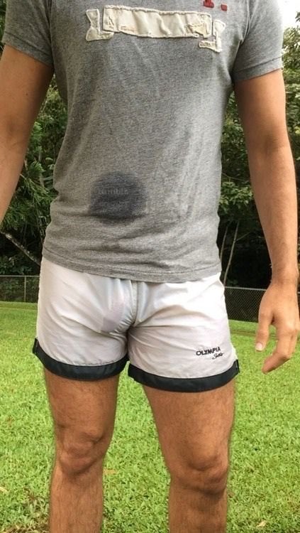 BareCommando's tweet photo. Freeballing is the most comfortable way to wear clothes. https://t.co/tt6yToYSu9