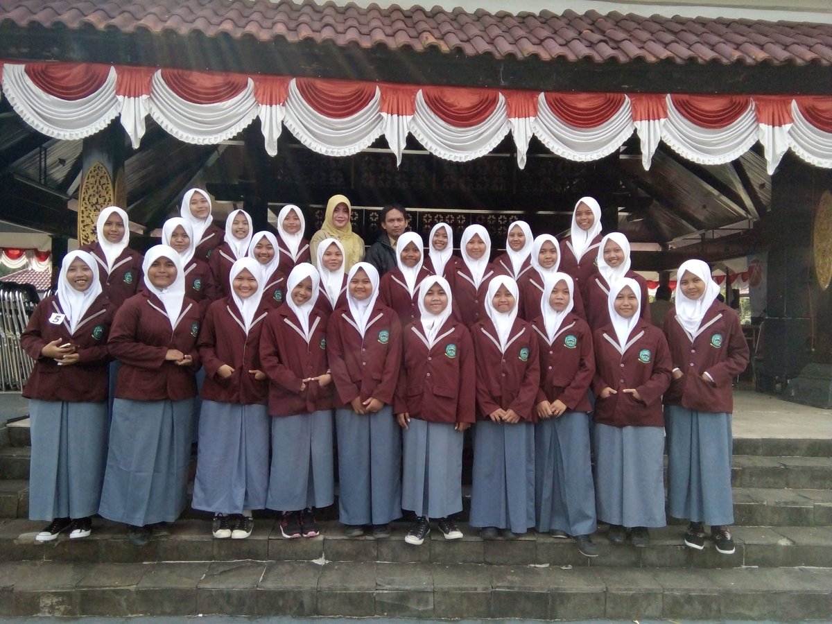 osissmanggi's tweet photo. Mohon dukungan nya semua kami tim paduan suara siap mengharumkan almamater kita Amiinn .. https://t.co/L8kBUR8GpW