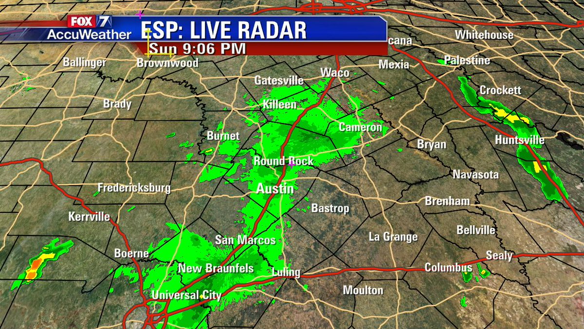 RaeOnTheNews's tweet photo. See all that green, that's not rain, it's the bats emerging. Pretty cool stuff. #atxwx #brackenbats @fox7austin https://t.co/c6v0oaGPzX