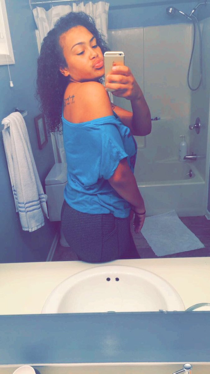 KeyairaAbbott's tweet photo. 😘😘😘 https://t.co/f6DH8yRz9a