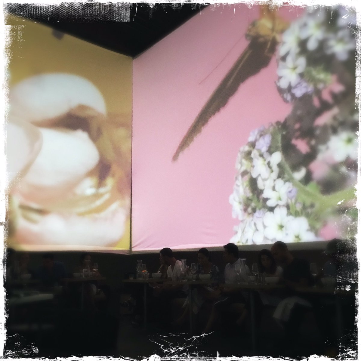 audioalchemist_'s tweet photo. inside the cube... @monkeytownhq #monkeytownla https://t.co/TgaGjoDU59