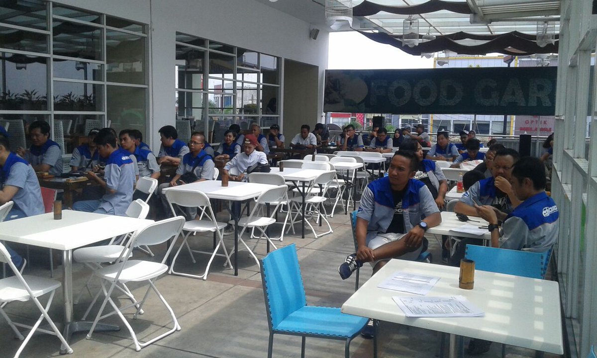 DGCI_BR's tweet photo. Kopling, Kopdar keliling DGCI Chapter Bandung Raya mikko mall 21/8/2016 #kopdarDGCI https://t.co/3bklckHHYu