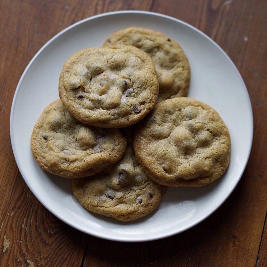 LifeDelish's tweet photo. COOKIES!! Fresh from the oven to my tummy. #7030rule #mindbodyspiritnutrition #chocolatechipwalnut https://t.co/3AqGJsv4uB