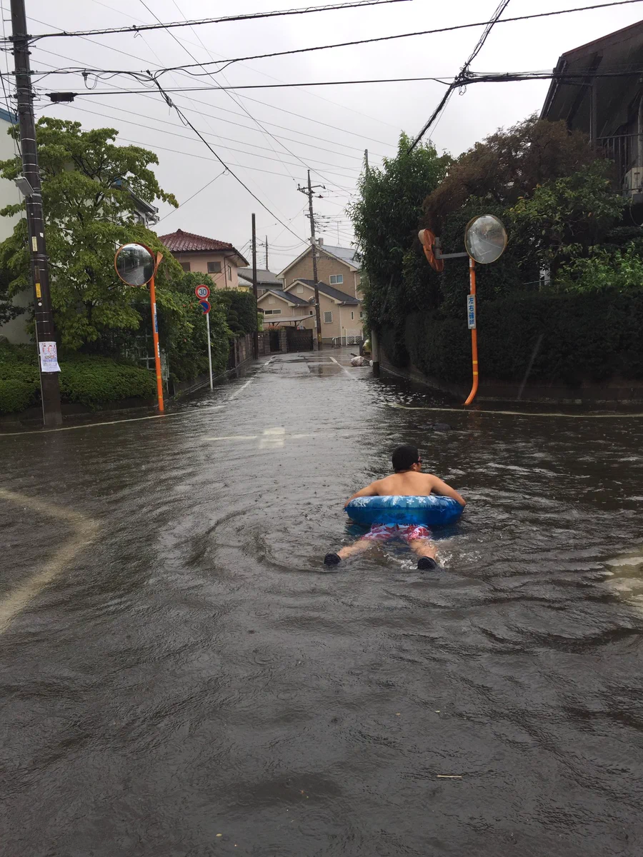 天才かよｗ台風をアトラクションにしたツワモノ達ｗｗｗ