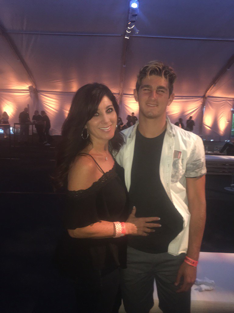 MelEntourage's tweet image. Love my @cadecordy  I miss my @3dispie I know he is with us! @coldplay