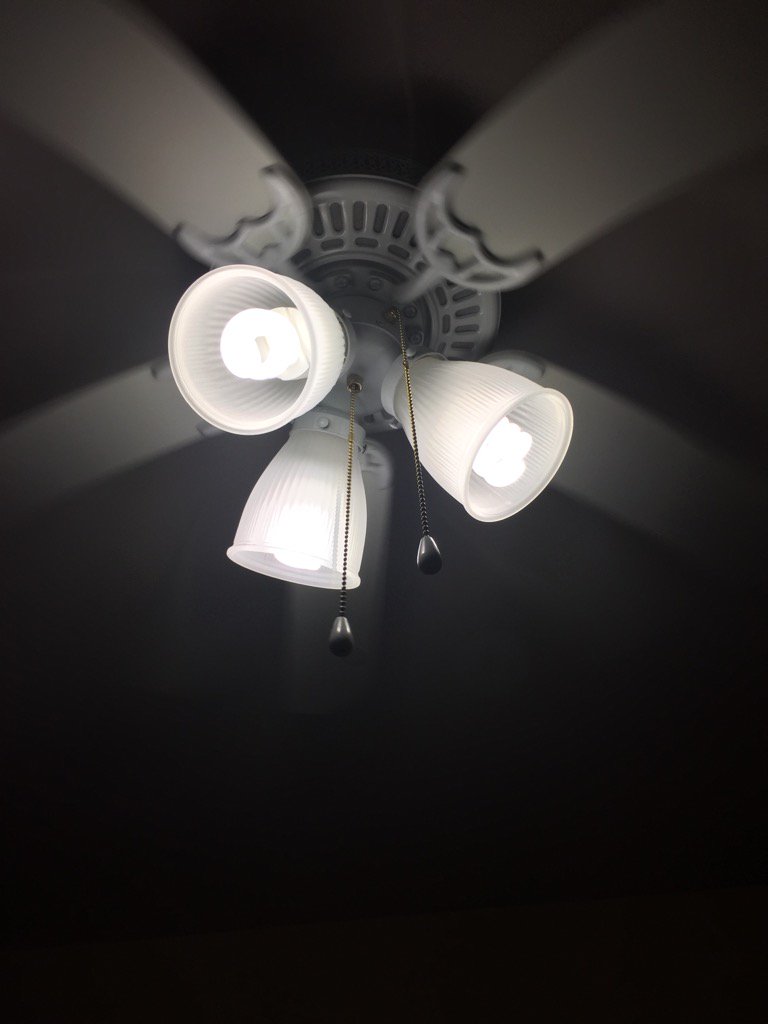 meganmckay2001's tweet photo. Science is all around us, everywhere! Even the lights we sleep under! It's electricity! #biohawks @MsLiakakos https://t.co/SZPNeWs5qH