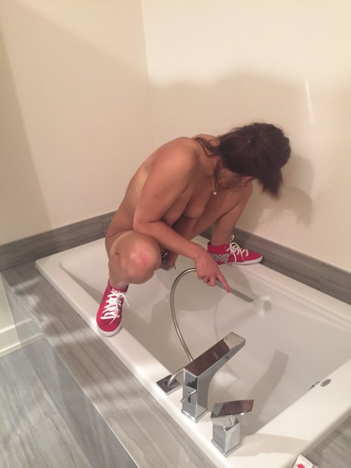 Me faire prendre en photo pendant que je fais pipi dans le bain ✔️☺️😘 https://t.co/qXDU01TVQJ<a href="/tag/shanalane"class="tags"><span>#shanalane</span></a><a href="/tag/lanesisters"class="tags"><span>#lanesisters</span></a><a href="/tag/roxylane"class="tags"><span>#roxylane</span></a><a href="/tag/onlyfans"class="tags"><span>#onlyfans</span></a><a href="/tag/nouvellephotodeprofil"class="tags"><span>#nouvellephotodeprofil</span></a>