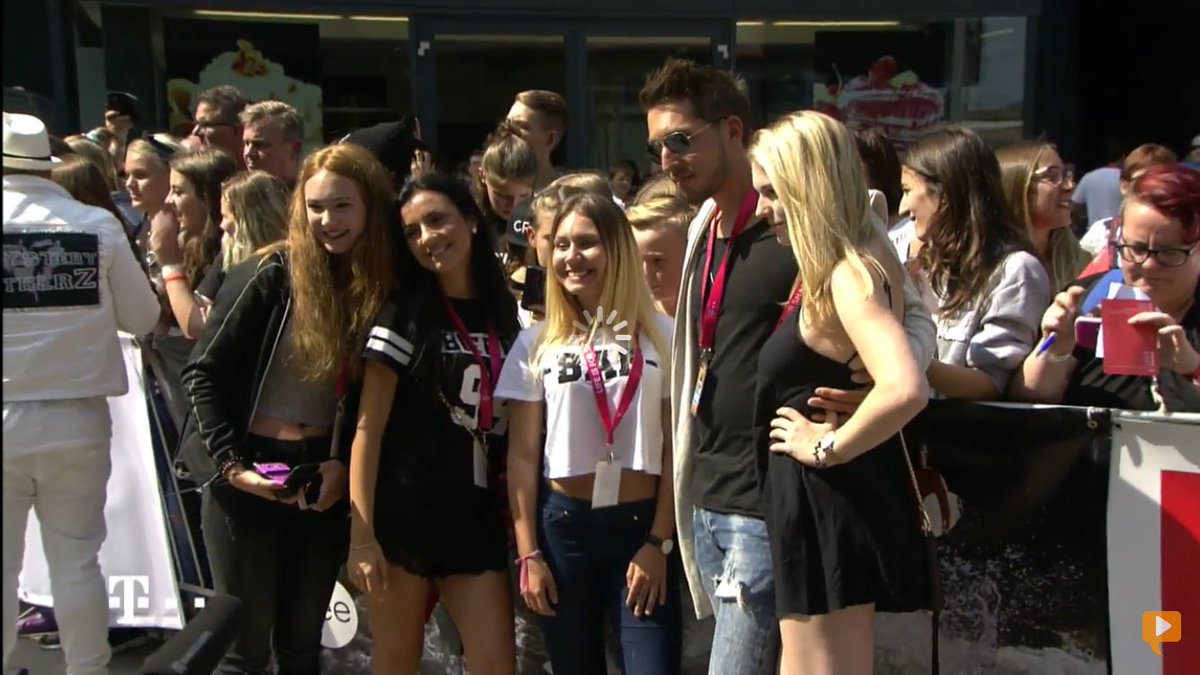 real_Girlsss's tweet photo. Video Days 2016❤️/waren der krasse Hammer 😍 @VideoDay_s #VD16 https://t.co/ucDQbQ62tB