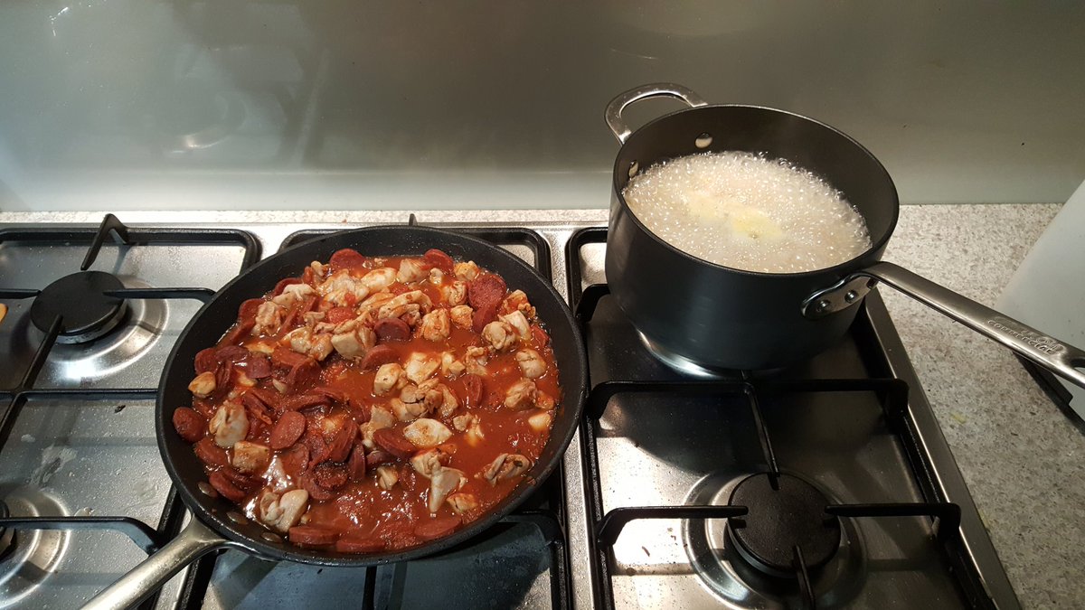 MKShadowdrake's tweet photo. Chicken and chorizo pasta in the works :9
#Comfortfood
#cookingdragon https://t.co/gHAL9XYTM0