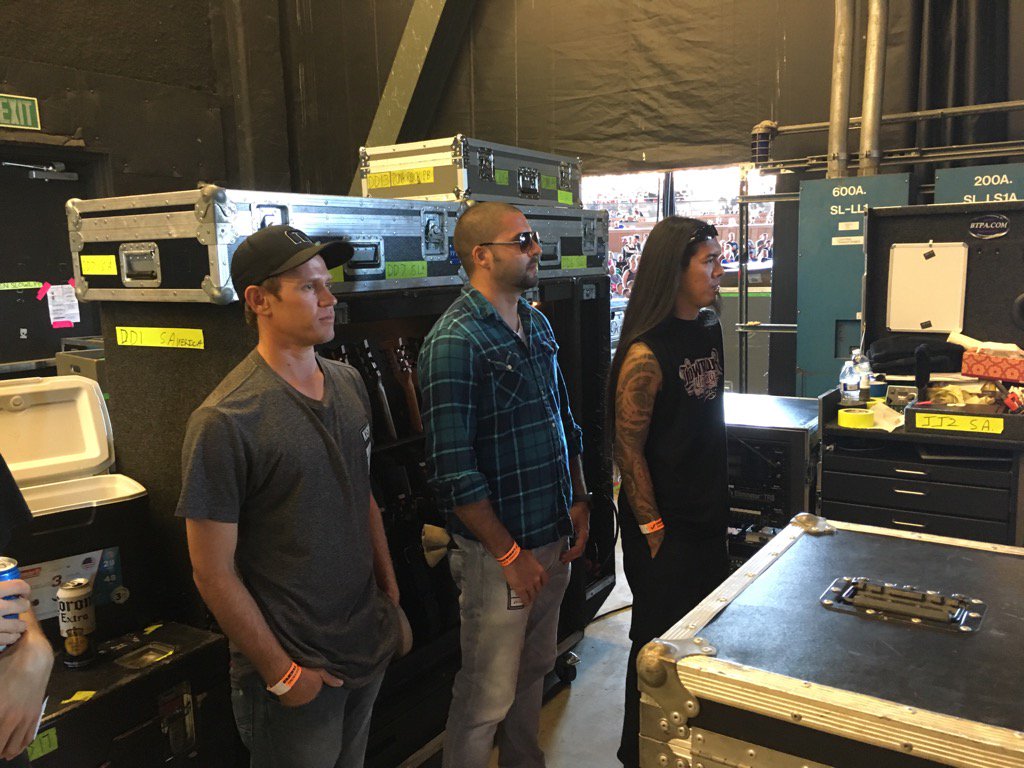 Rockshow w/JCook and part of <a href="/ApolloUnderFire/">Apollo Under Fire</a> <a href="/TomCostanza/">Tom Costanza</a> <a href="/SoulSwitchJimmy/">Jimmy Kwong</a> #alterbridge