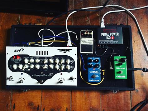 TaurusAmp's tweet photo. https://t.co/LlPjaoYDs5  @AndyJamesGuitar got a new friend in his #pedalboard. #StompHead 5.CE tests! #guitaramp https://t.co/dVt1VG3PyD