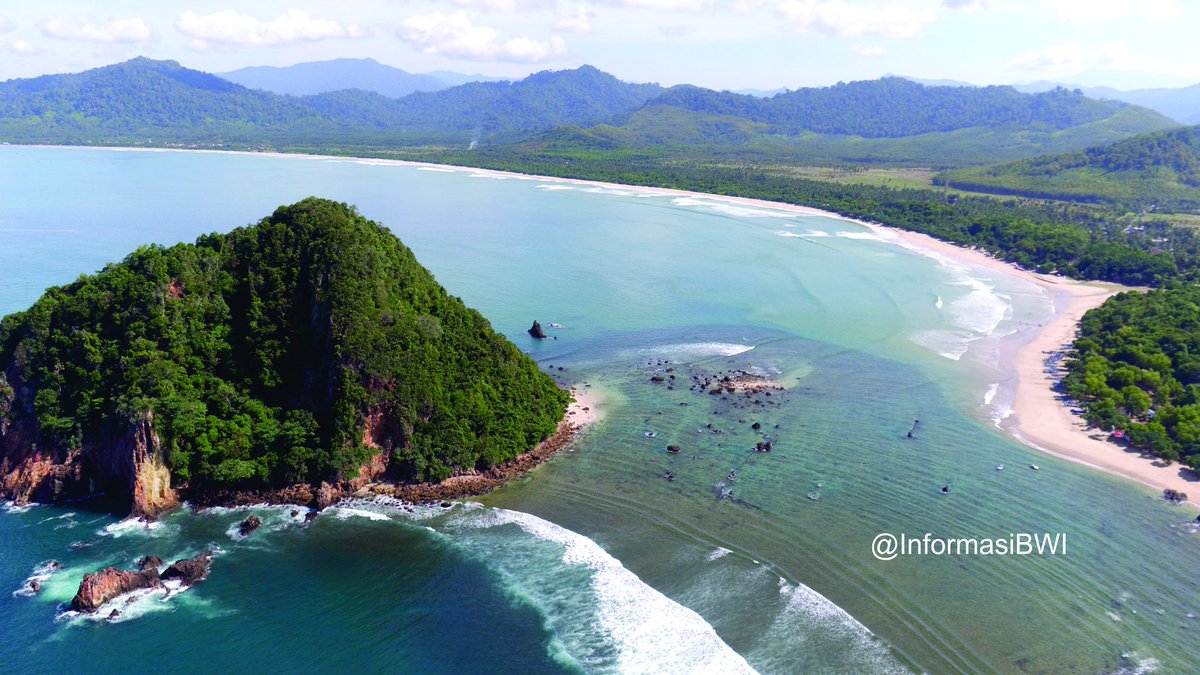 Ayo ke Pulau Merah, pantai hijau yang mempesona. Foto diambil tadi pagi 😊 cc: <a href="/PulauMerahBWI/">Pulau Merah</a>  #info #banyuwangi