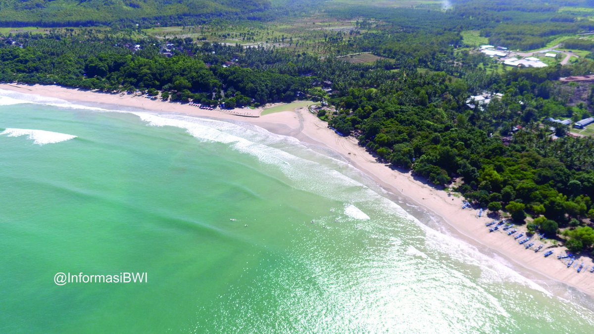 Ayo ke Pulau Merah, pantai hijau yang mempesona. Foto diambil tadi pagi 😊 cc: <a href="/PulauMerahBWI/">Pulau Merah</a>  #info #banyuwangi