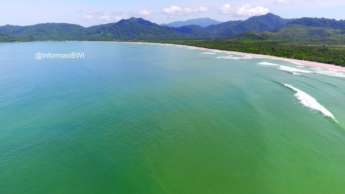 Ayo ke Pulau Merah, pantai hijau yang mempesona. Foto diambil tadi pagi 😊 cc: <a href="/PulauMerahBWI/">Pulau Merah</a>  #info #banyuwangi