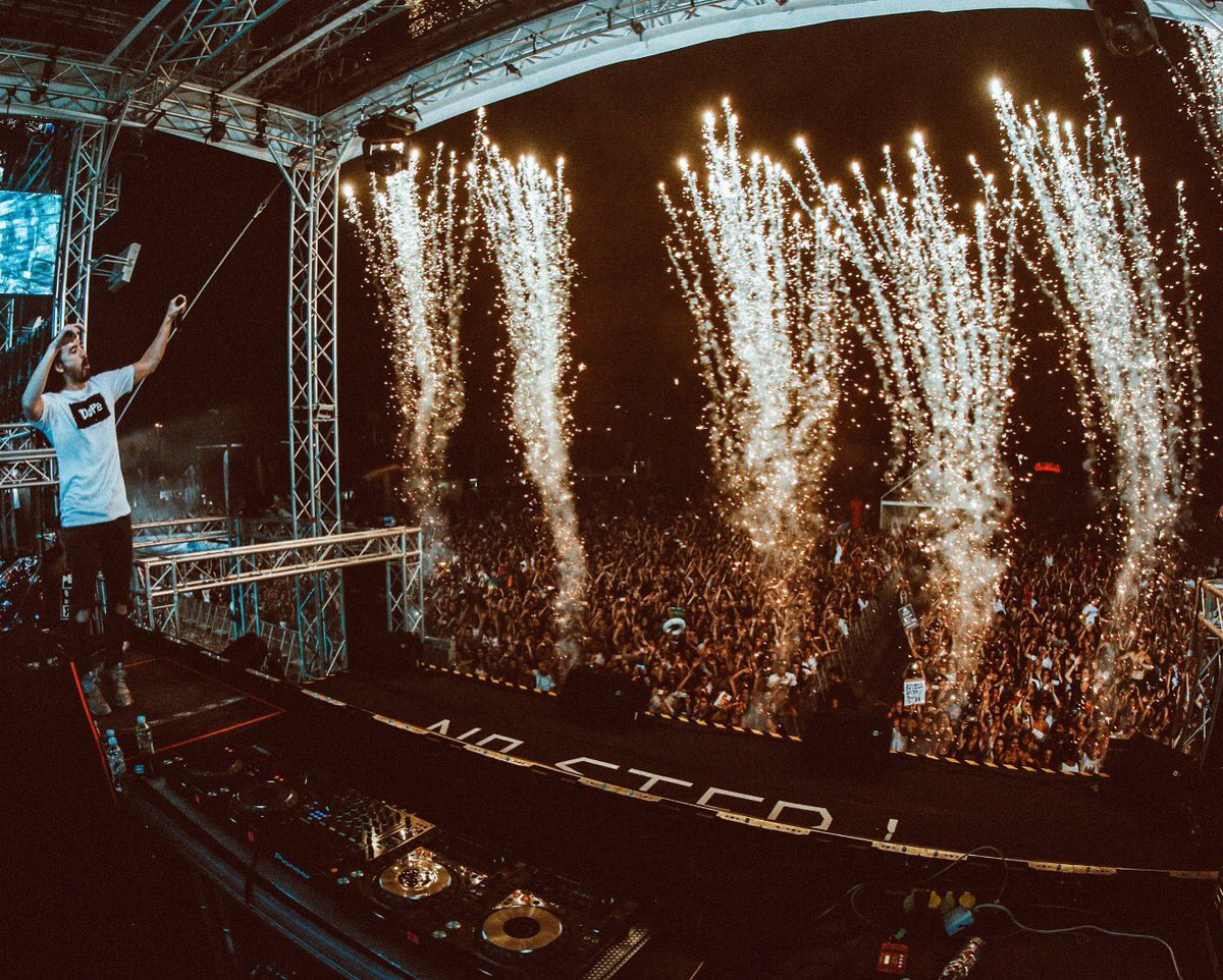 🍌 https://t.co/vAojjvDdbz