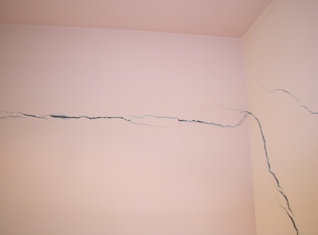 IMtecnics's tweet photo. Tens esquerdes, #humitats o altres #patologies al teu habitatge? Contacta amb IMTècnics. https://t.co/8ioSaxTPim