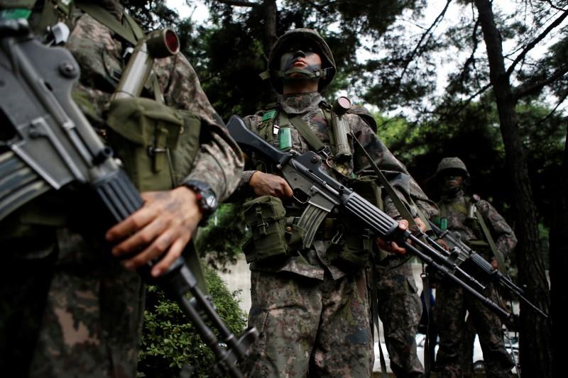 Reuters's tweet photo. U.S., South Korea begin joint drills amid tension after defection https://t.co/jicgqCt2BQ https://t.co/S8iyenAZKo