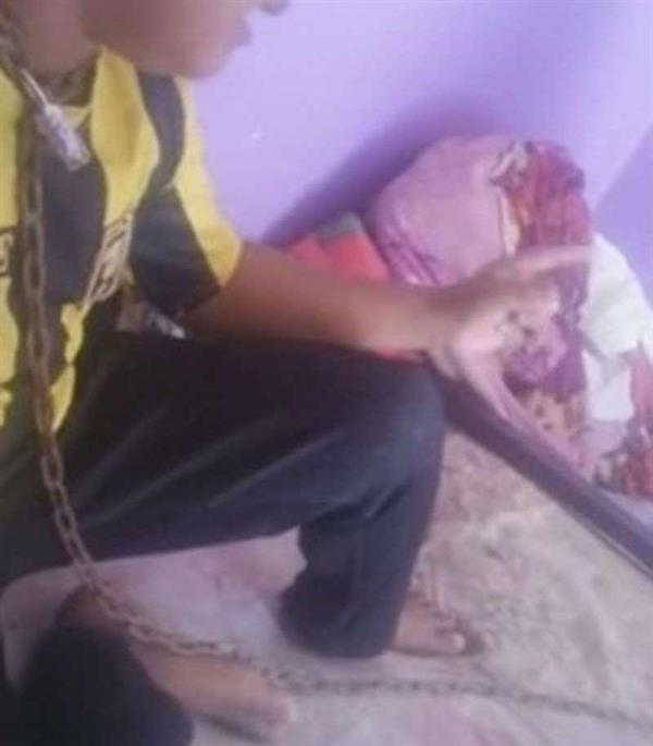 abdallahjuhaymn's tweet photo. ألقت الجهات الأمنية في #جازان القبض على مقيد ابنه بالسلاسل في جازان بعد إخلاله بتعهده ورفض تسليمه لوالدته
#السعودية https://t.co/YlVftBfWbb