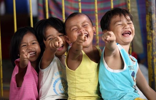 unicef_es's tweet photo. "No dejes que el mundo cambie tu sonrisa, ¡deja que tu sonrisa cambie el mundo!" #FelizLunes https://t.co/d1Z4Gzd7DQ