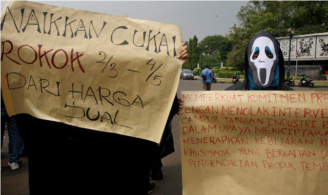 Metro_TV's tweet photo. Wakil Ketua DPR Dorong Percepatan Pembahasan Kenaikan Tarif Rokok https://t.co/1e3XOE7j8A https://t.co/UXAQ2XOhrL