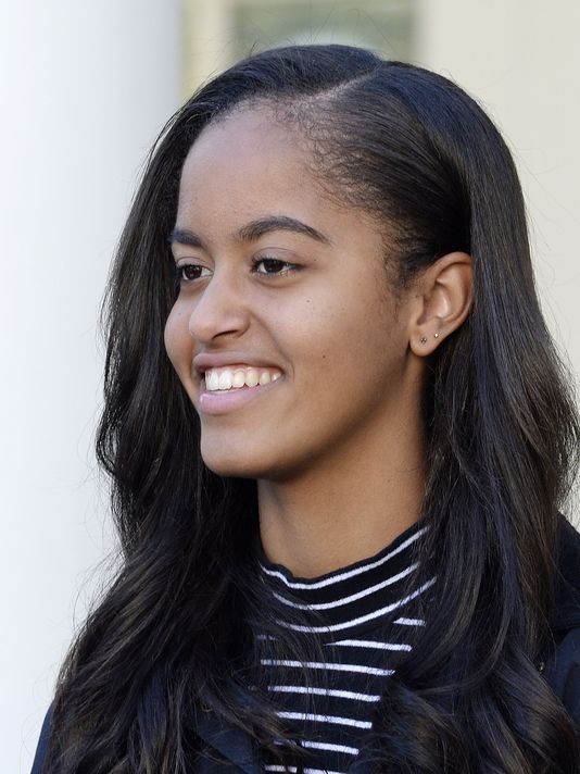 MaliaObamaDaily's tweet photo. #daughter, #Malia, graduates next week...not to cry too much at the #ceremony and embarrass her.” #Barack https://t.co/MtKfg3OZKU