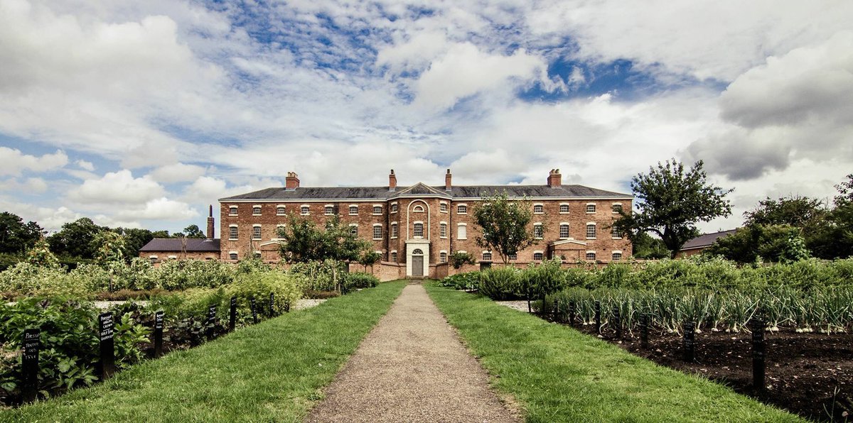 Looking for a new challenge? We're recruiting for a Creative &amp; Community Programme Officer >bit.ly/IRC41815