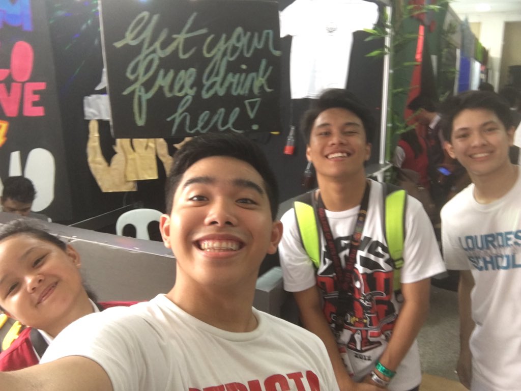 BDT_SanBeda's tweet photo. Look who visited us! BDT represent Kuya @RicKuletxD of @UPeepzOfficial! π
Come on now! #BdtExMo #OrgFair2016 https://t.co/TEUeetAgUE