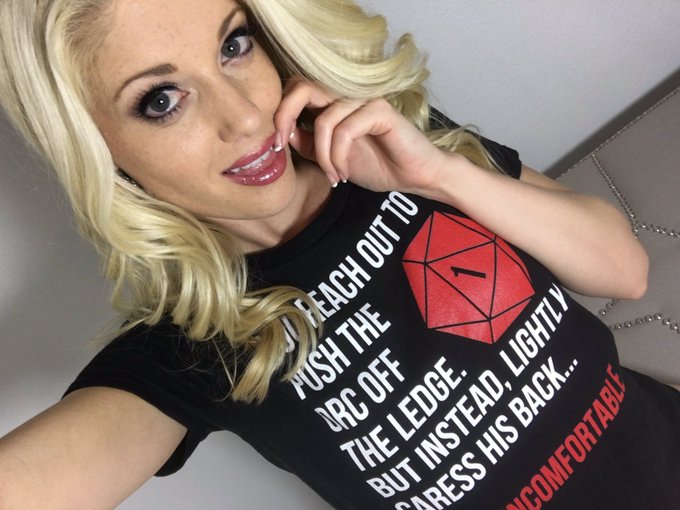 Love my #DungeonsAndDragons t-shirt !! #birthdaygirl https://t.co/JIHifuBLhP