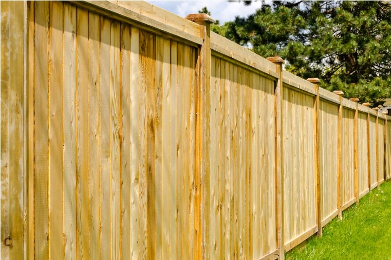 6 Tips to check out before building a new fence rem.ax/2b1C7nr #tips #DIY