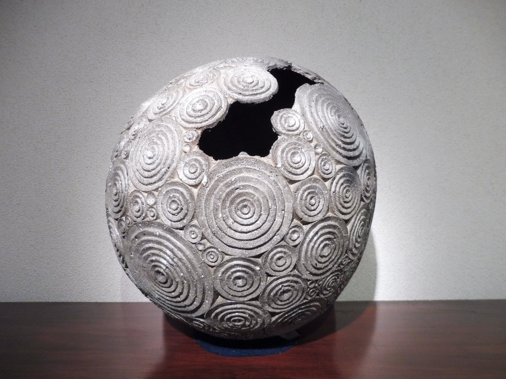 陶芸作品 陶人形 2013年 干支土鈴 『巳』 作家「生駒奈於実」