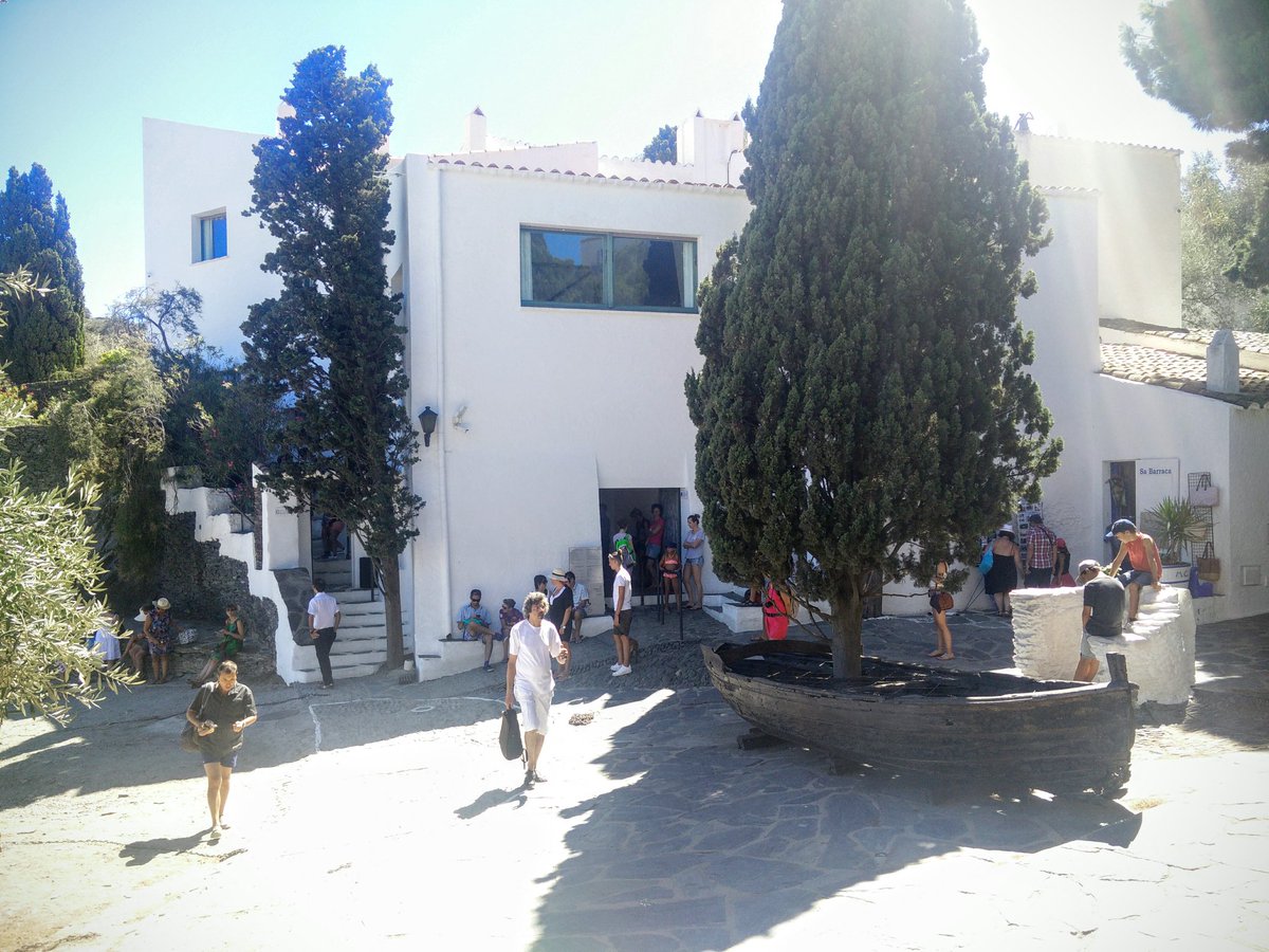 MarcGenevat's tweet image. Buscant la inspiració a Port Lligat per la @robocat2017 #RoboCAT17 #CasaDalí #SalvadorDalí. Qui té idees ja?