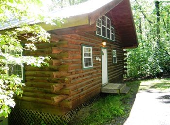 BrcRentals's tweet photo. Victorian Secret is Cabin of the Week! 1br w/hot tub, Jacuzzi, pool table &amp; wifi https://t.co/EuxuyJQ8rJ to book https://t.co/tH26xqw0MW