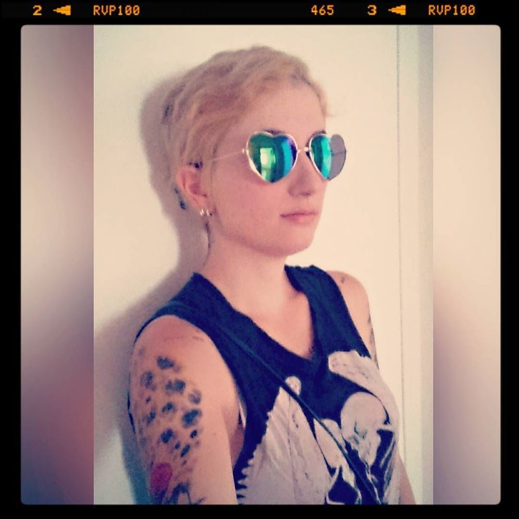 letivy's tweet photo. #summer #summerstyle #heartshapedsunglasses #coachella #hm #skulls #tattoeddoctor #nerdydo… https://t.co/rDm1XN6Y4i https://t.co/JqyfCtzlIU