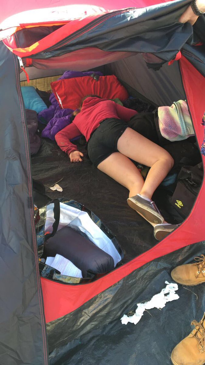 kathrynpriceeex's tweet image. For all you wondering why @MichelleRowe16 didn't get head girl, this could be why🤔 #VFestival2016