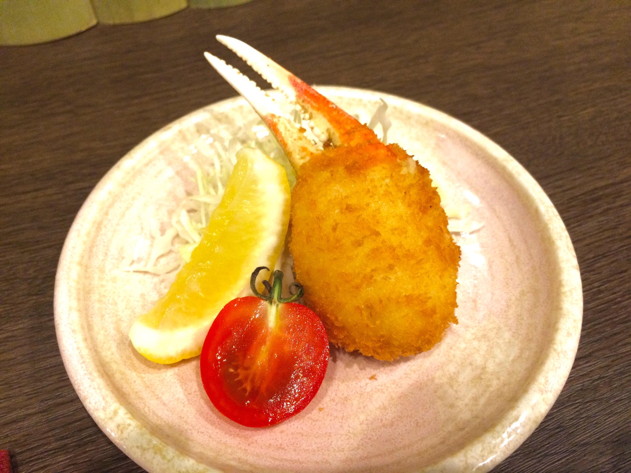 六本木テラス No Twitter 六横 店舗情報 店舗名 艶串 六横夏祭り限定300円タパス カニ爪コロッケ 六横夏祭り限定のカニ の身たっぷりカニ爪付きクリームコロッケです 六横夏祭り 六本木横丁 カニ クリームコロッケ T Co Yafqe7zu2z Twitter