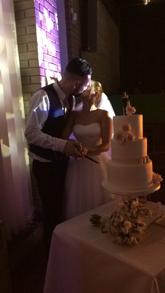 chloestevens_'s tweet photo. 💍👰🏼❤️ https://t.co/EuJ7JZuBNJ
