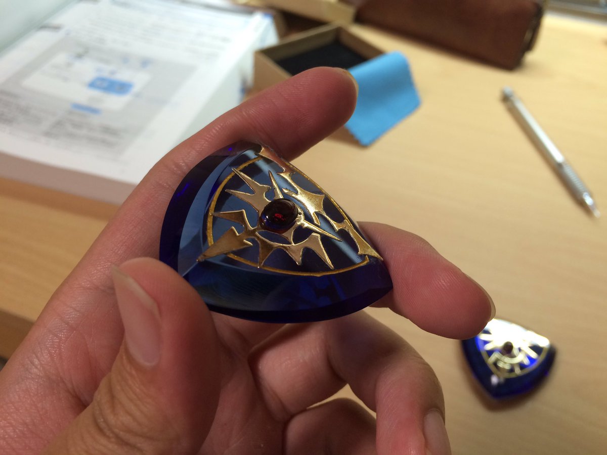zerospeed999's tweet photo. 「Re:ゼロから始める異世界生活」(リゼロ)より、
ルグニカ徽章(エミリアの徽章) プロップレプリカ

再うp素材は金属(真鍮)+アクリル樹脂。
まだ試作で今後は欲しい人がいるか次第…

#リゼロ #re_zero #rezero https://t.co/AIOlKcXmkK