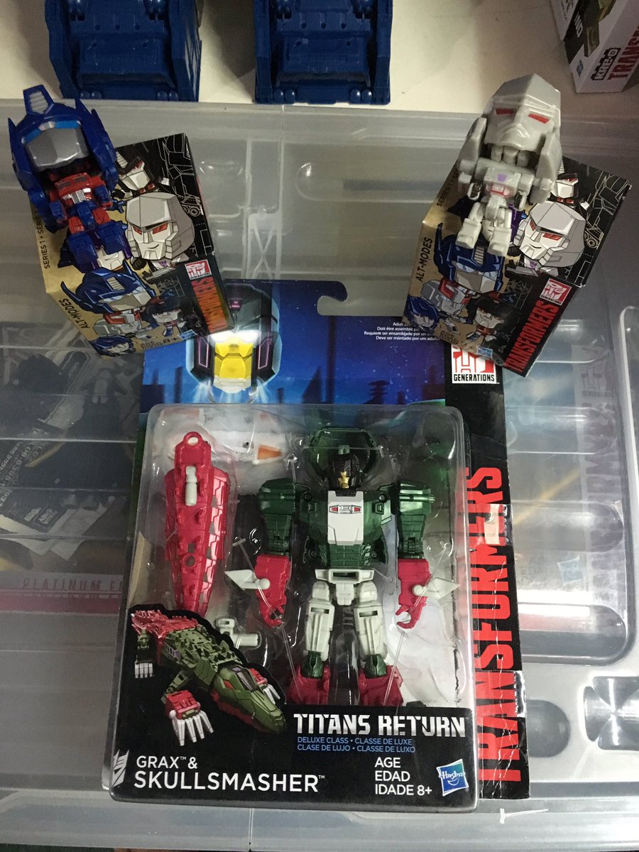 fxfranz's tweet photo. just picked up #transformers #altmodes #optimusprime #megatron #titansreturn #skullsmasher #toys https://t.co/GJl53Uq2xk