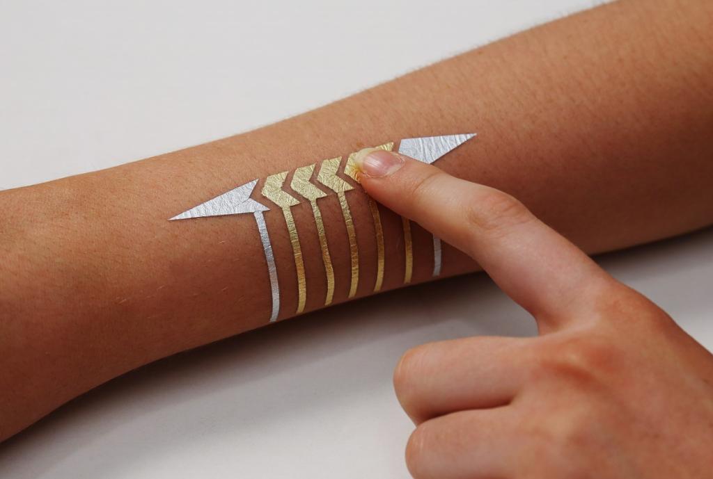 ForbesTech's tweet photo. This is the chemistry behind DuoSkin, the temporary tattoos you control with your phone https://t.co/LpCFGxbyyh https://t.co/IHYjxZbrJL