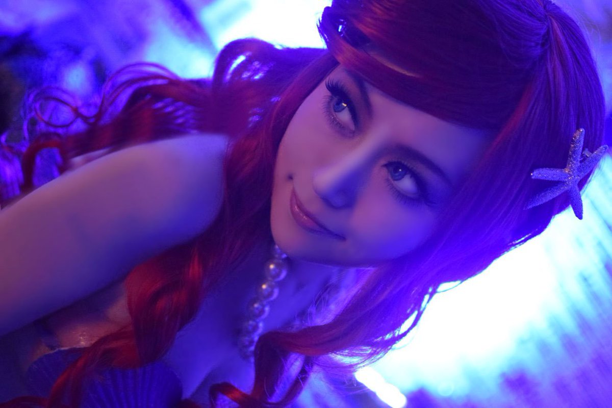 まりも 写真編集期間 アリエル撮影スタジオ編 海中にいるイメージで撮影して頂きました 貝殻ブラをダイヤモンドヤスリで削りまくってたら腱鞘炎になりました W リトルマーメイド アリエル Ariel 人魚 Disneycosplay