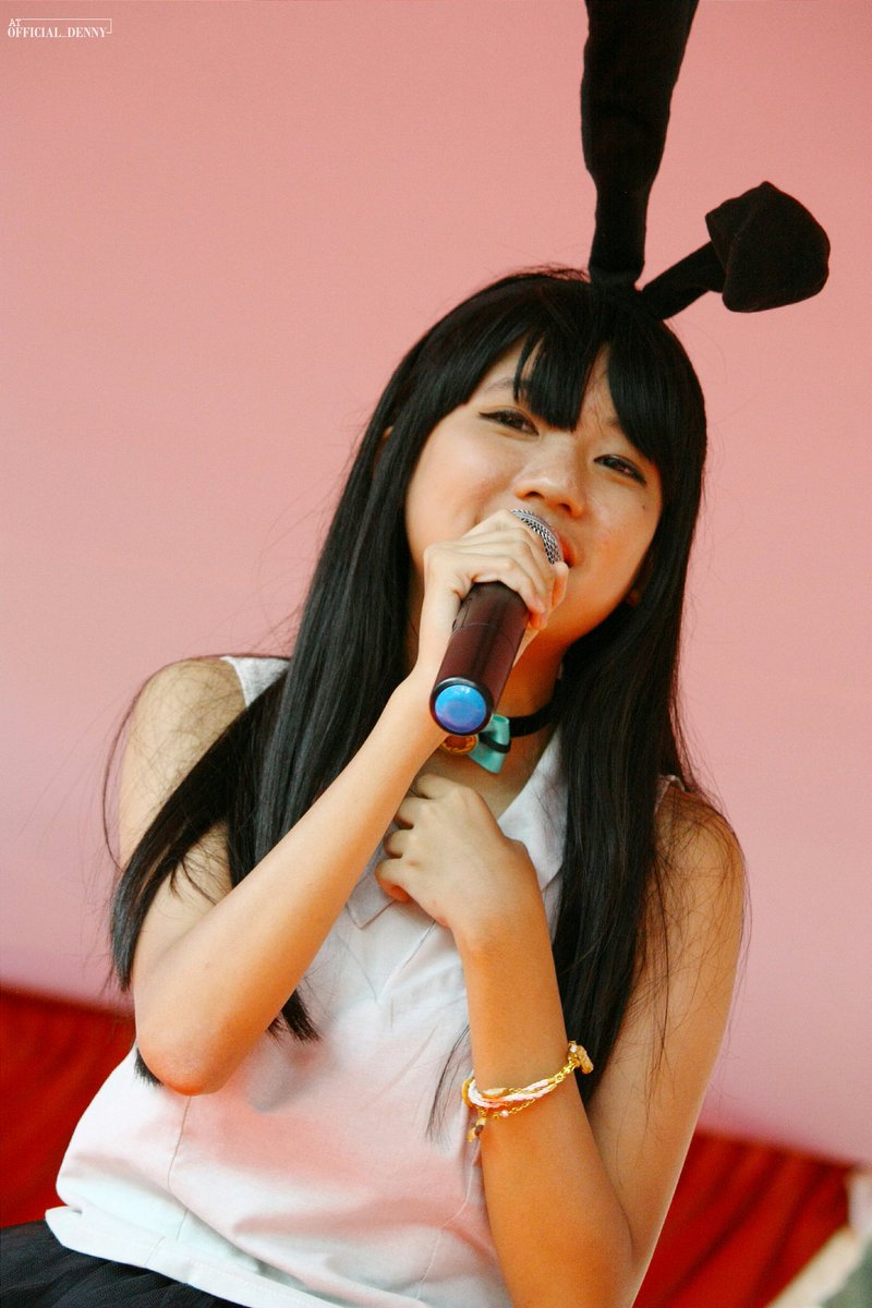 Official_Denny's tweet photo. Part 2
@racheltjhia on stage 😍😍
From : @HappyKingdomInc 
Event : @gelarjepangUI 

#DAT4Team #GJUI #GJUI22 https://t.co/sJvLRqLBM6