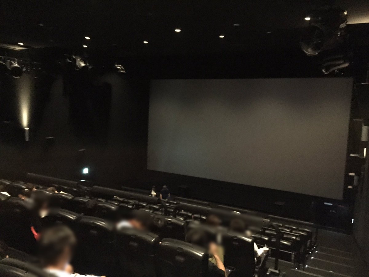 Papiko イオンシネマ京都桂川 スクリーン2の4dx 座席数108でスクリーンサイズ も大きく 四條畷と造りはほぼ同じかと しかし四條畷よりもスクリーンとの距離が離れているので最前列鑑賞でもok スクリーン穴もボケ感も感じないです