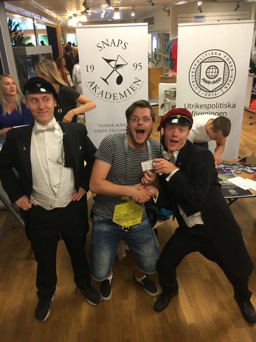 Snapsakademien's tweet photo. Idag står vi på #Nollemässan och rekryterar nya medlemmar. Den 31/8 har vi öppet rep. Kom och prova på! #LTU #nollep https://t.co/U00PMieFWI