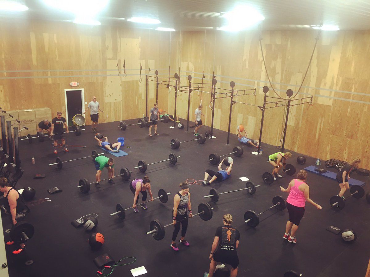 CrossFitPella's tweet photo. These people know what it takes to start the week on the right foot #crossfitpella https://t.co/TMWweL5Pd2