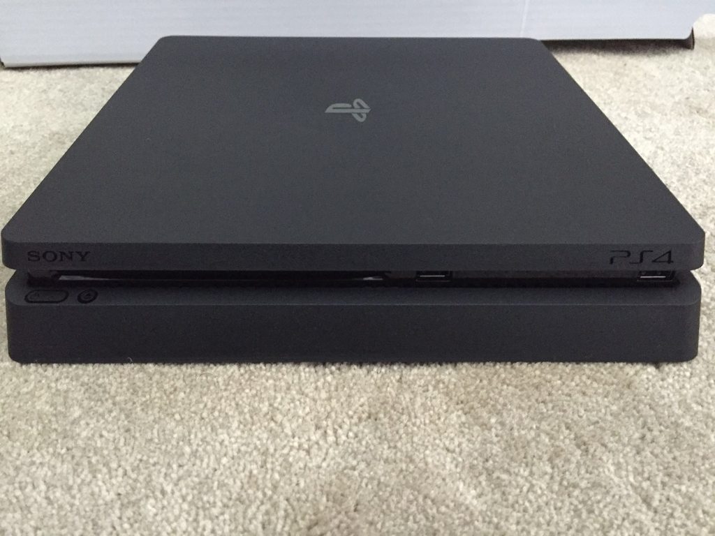 hiFunRussia's tweet photo. В сеть утекли фото новой PS4 Slim
#hifun #hifunrussia #sony #ps4 #slim https://t.co/Y1ZELLKbQk