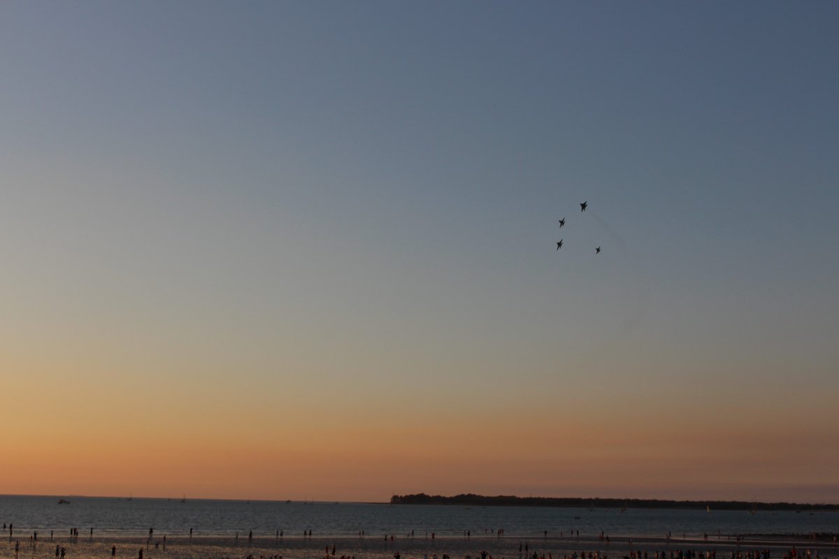 MarianneHAuthor's tweet photo. @ExBossIIACSqn Belated pictures of sunset at #Mindil Market #Darwin https://t.co/n7KdOYxfR0