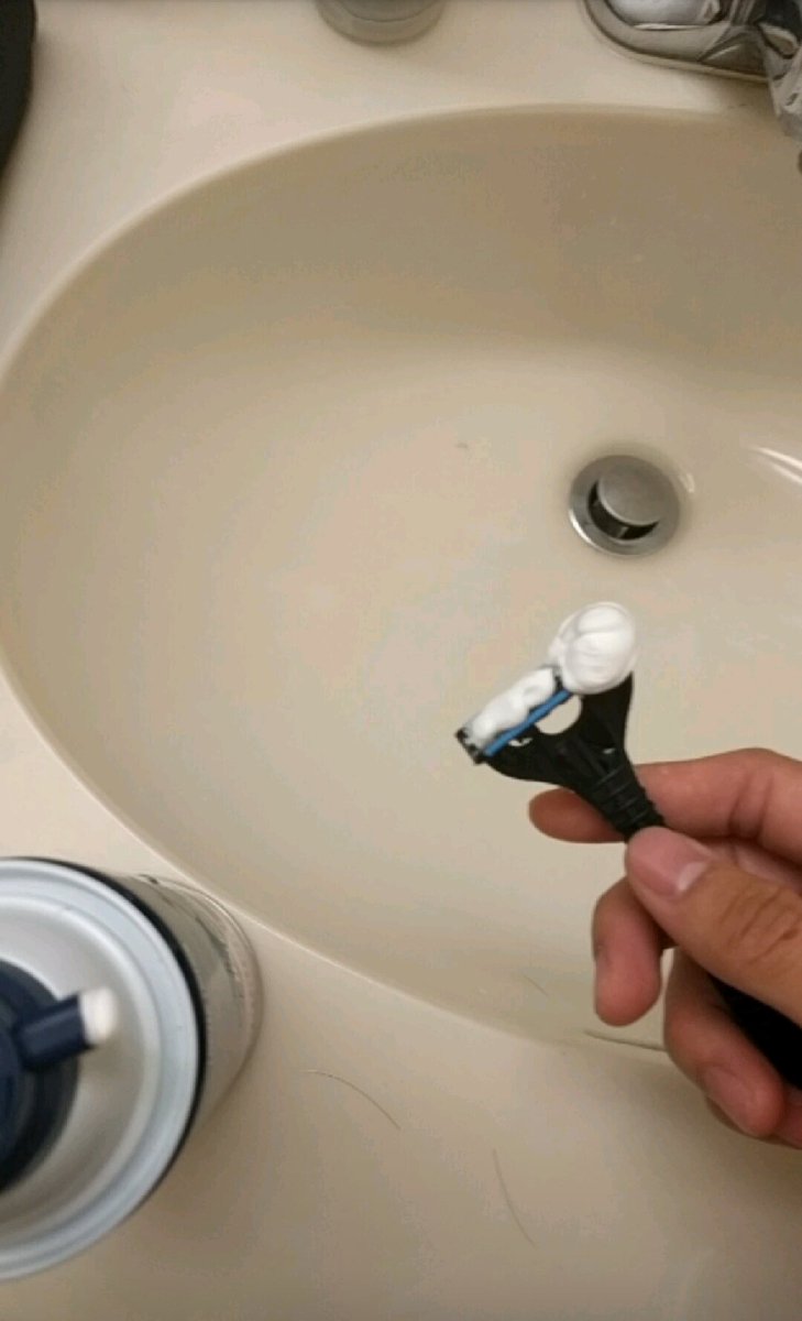 Thanzilla_'s tweet image. Thought I was pasting my toothbrush... #roughstart #college