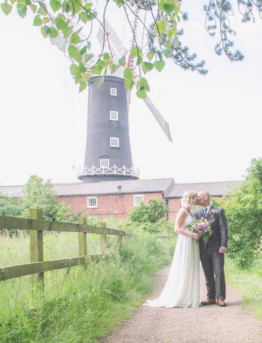 SnapShots77's tweet photo. Beautiful Wedding Photography. Availability for 2017! #snapshots77 #weddingphoto #brideandgroom #weddings https://t.co/ZxSTQP6taA