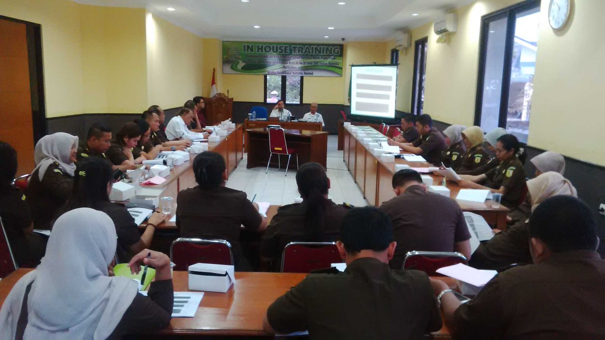 Dir.Hukum <a href="/BNNRI/">BNN RI</a> BPK Darmawel Asmar MH
Narsum di #KejariDepok. Peserta @restadepok <a href="/bnnkota_depok/">Sri prrihatiningssh</a> #Jaksa Kejari dpk